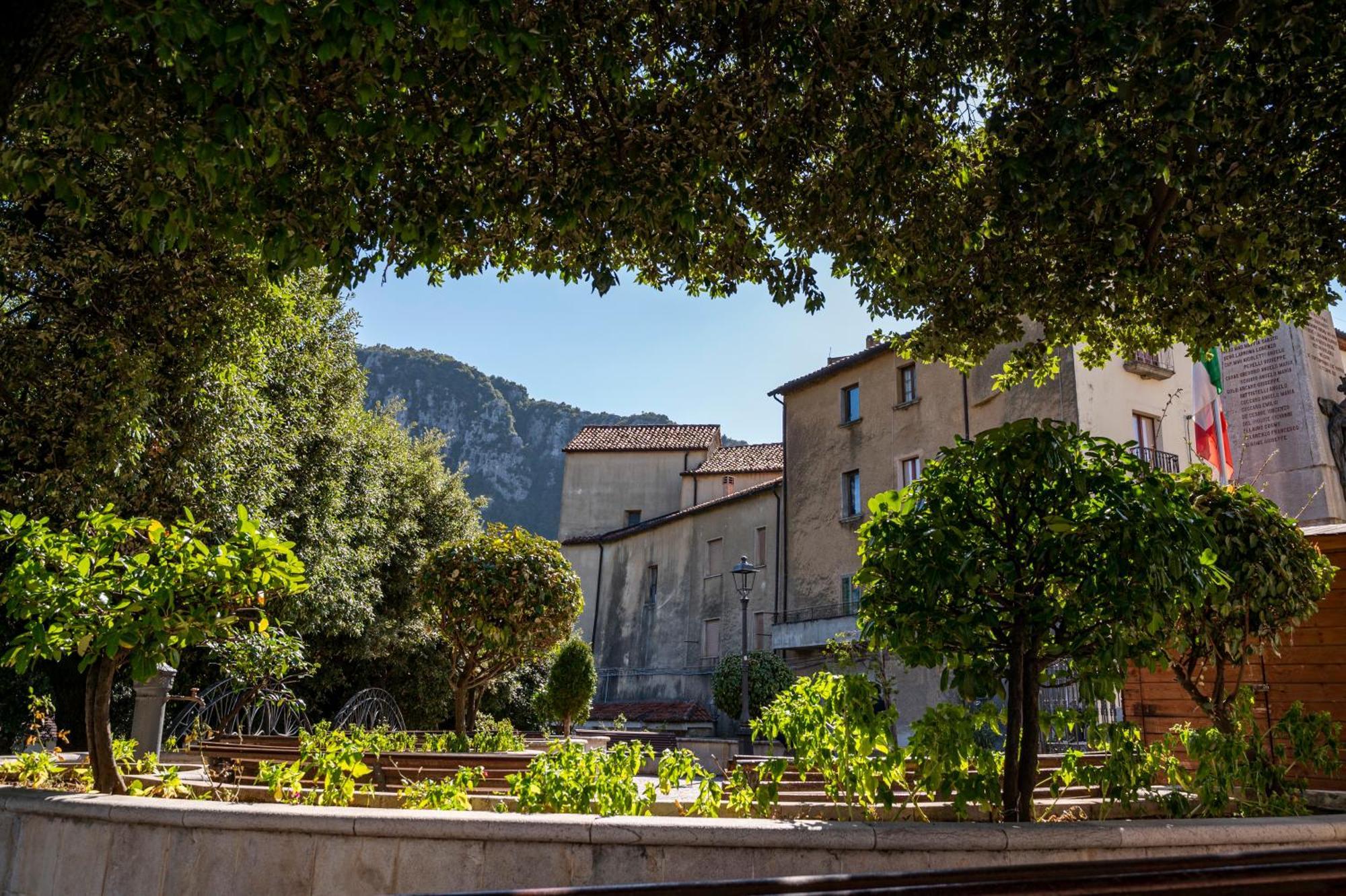 Piazza Laurino Apartments Basic Excursions Alto Cilento Cammino Giubilare Di Santelena 外观 照片