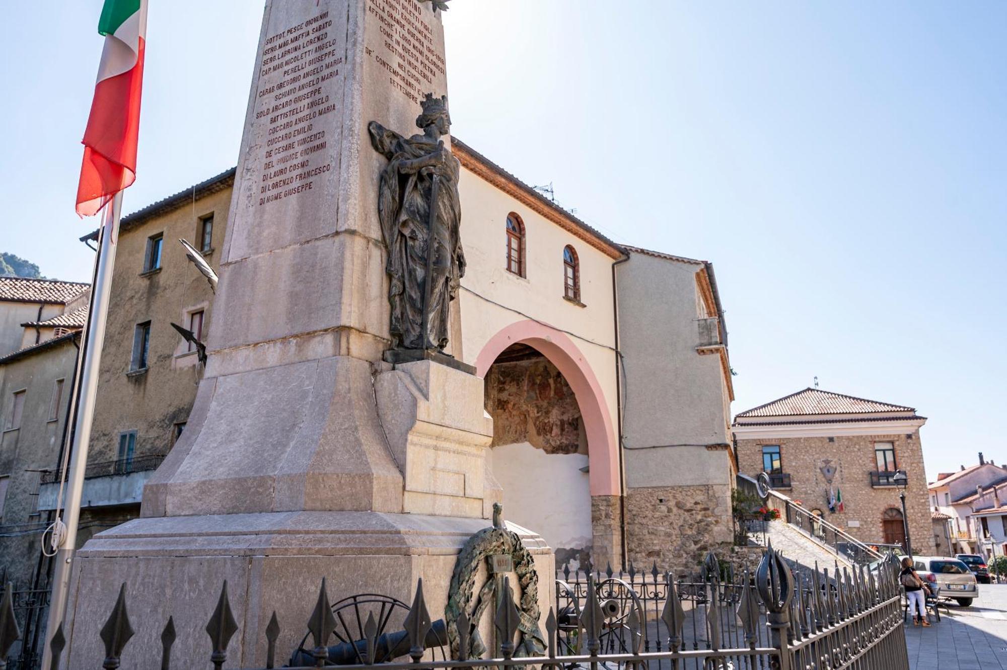 Piazza Laurino Apartments Basic Excursions Alto Cilento Cammino Giubilare Di Santelena 外观 照片