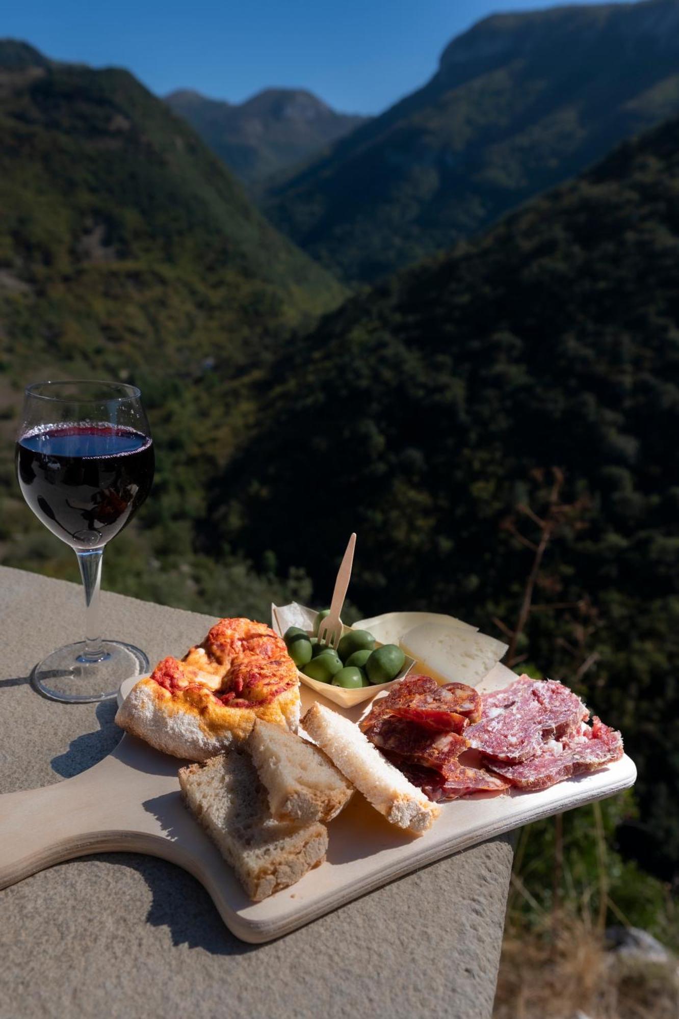 Piazza Laurino Apartments Basic Excursions Alto Cilento Cammino Giubilare Di Santelena 外观 照片