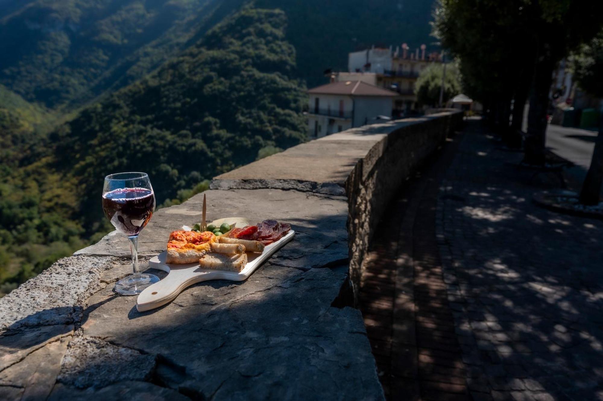 Piazza Laurino Apartments Basic Excursions Alto Cilento Cammino Giubilare Di Santelena 外观 照片