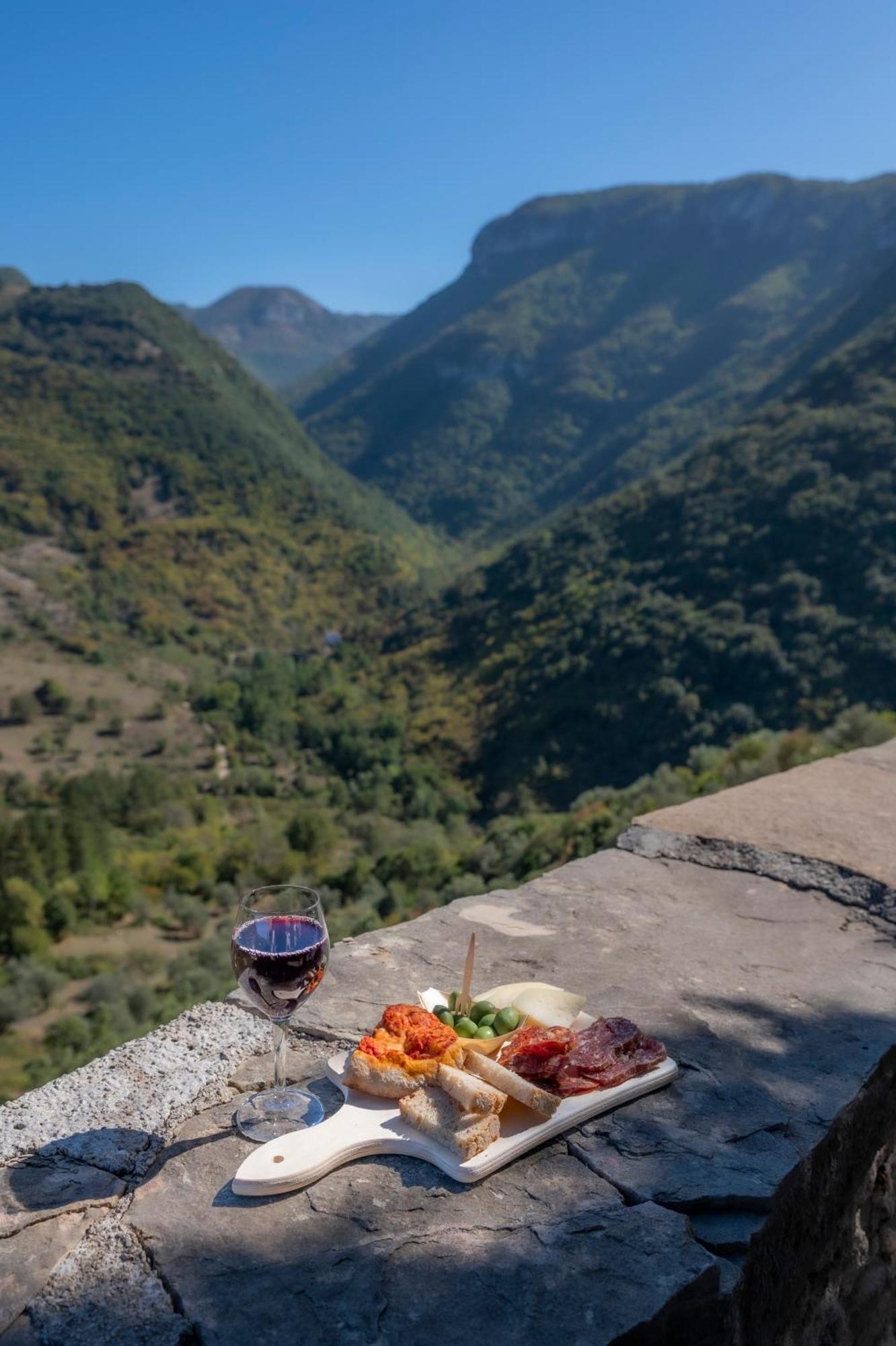 Piazza Laurino Apartments Basic Excursions Alto Cilento Cammino Giubilare Di Santelena 外观 照片