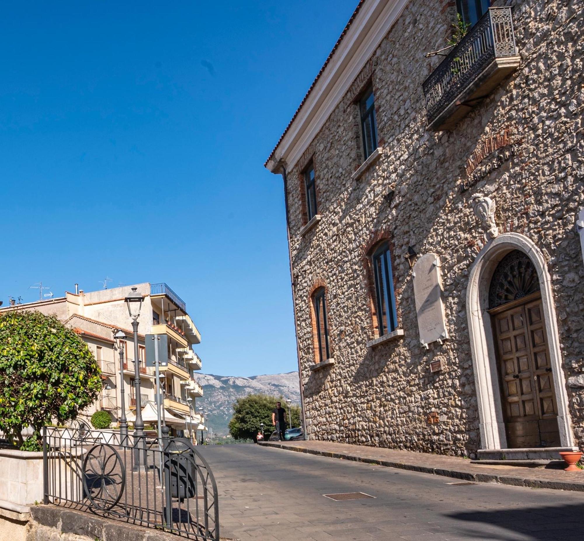 Piazza Laurino Apartments Basic Excursions Alto Cilento Pellegrinaggio Giubilare 外观 照片