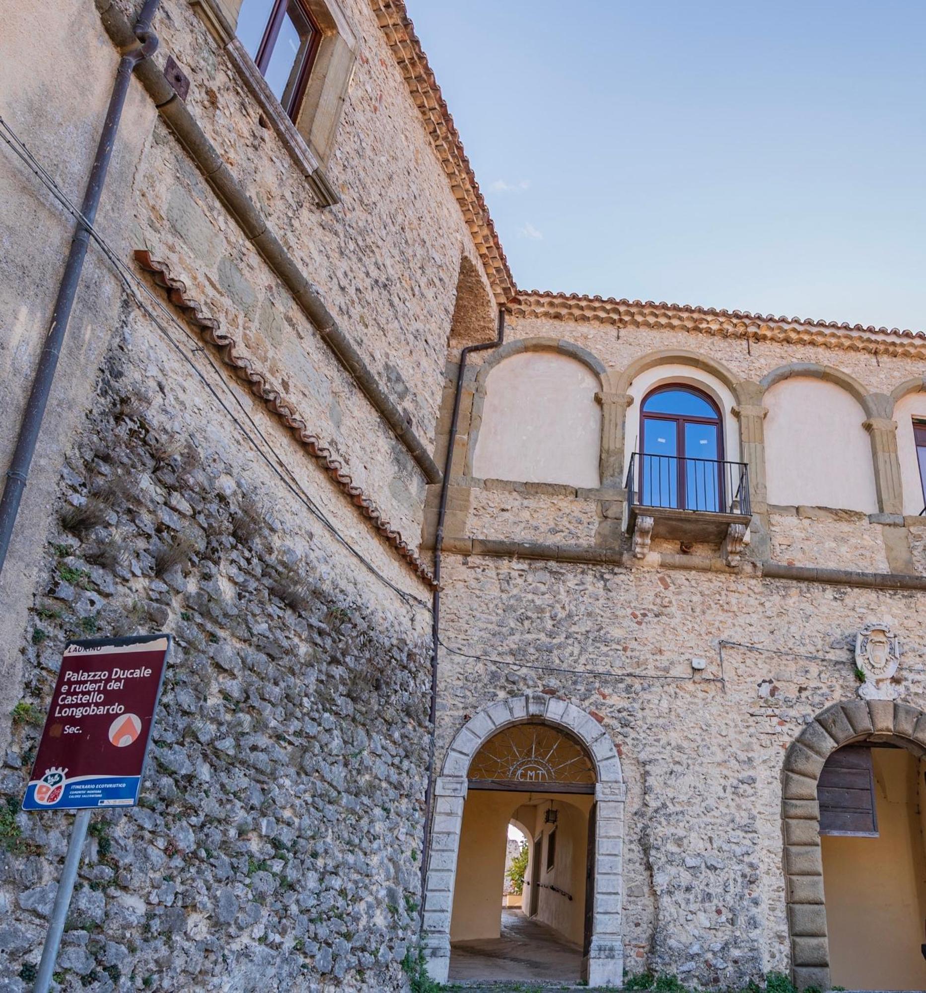 Piazza Laurino Apartments Basic Excursions Alto Cilento Cammino Giubilare Di Santelena 外观 照片